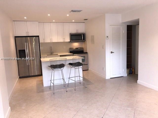 Building Photo - 2715 Tigertail Ave