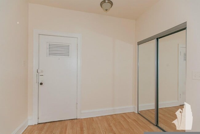 Foto del edificio - 4851 N Damen Ave