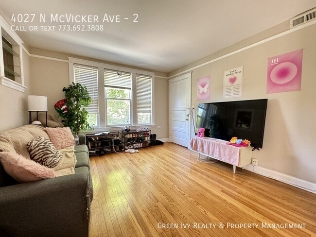 Building Photo - 4027 N McVicker Ave