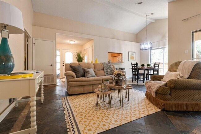 Foto del edificio - 6301 Evangeline Trail