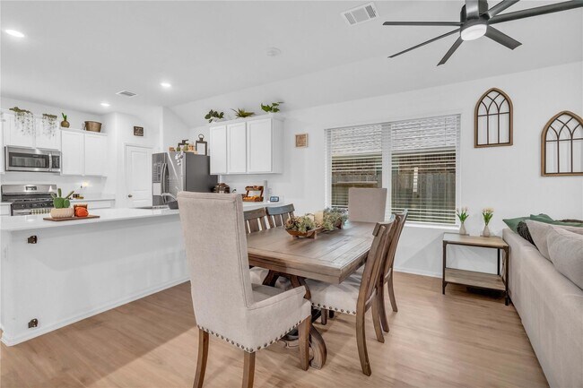 Foto del edificio - 6308 Astoria Pk Ln