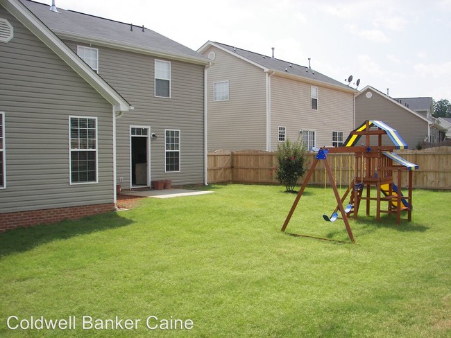 Foto del edificio - 16 Whitethorn Ln