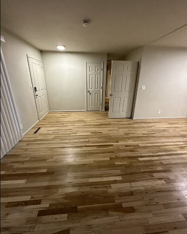 Foto del edificio - Bench Location Just Minutes to Downtown and BSU!