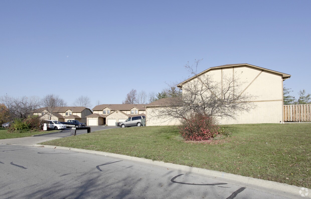 Primary Photo - 1341-1369 Orchard Park Dr