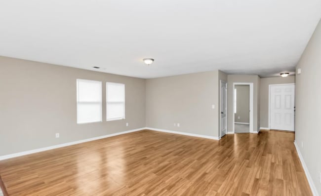 Building Photo - Fabulous home with FENCED YARD