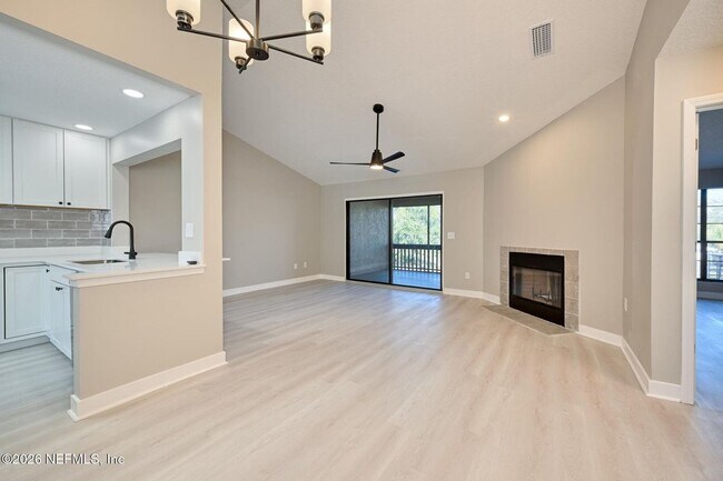 Foto del edificio - 225 Cranes Lake Dr