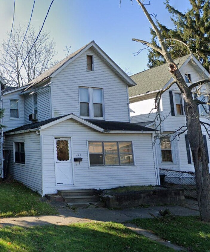 Foto principal - Large 5 Bedroom SW Canton Home for Rent
