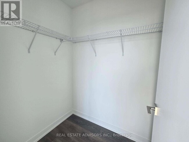Photo du bâtiment - 498-1498 Caldari Rd