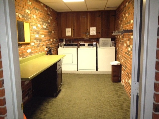 Shared coin Laundry on 2nd Floor - 2526 Rebecca Ct W