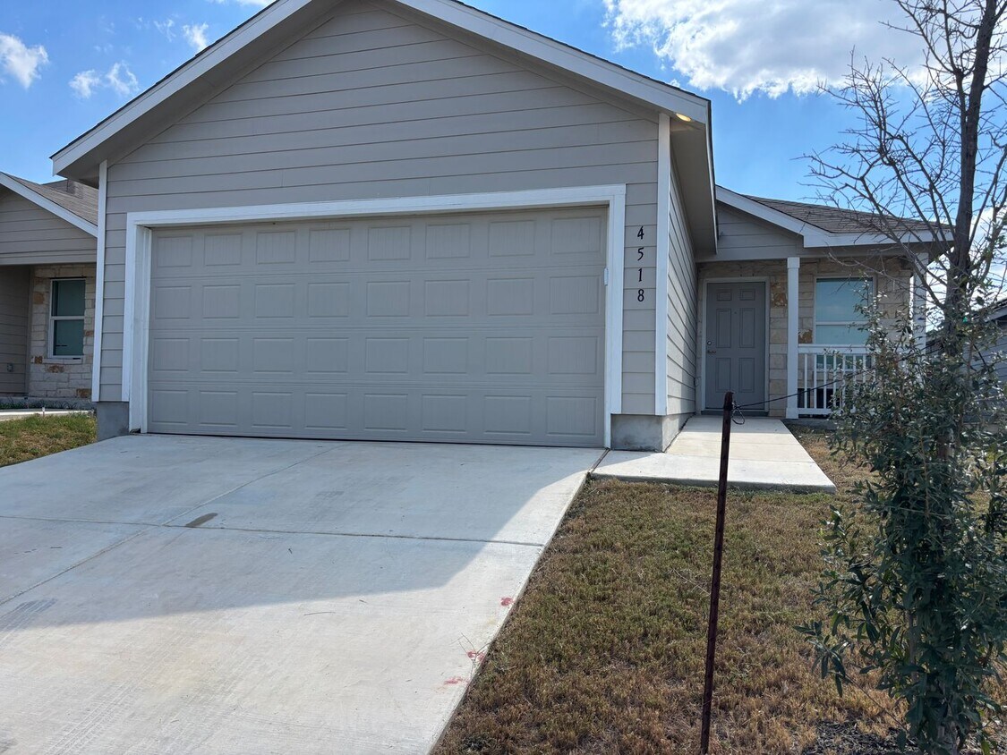 3/2 Home Minutes to Ft Sam - 3/2 Home Minutes to Ft Sam