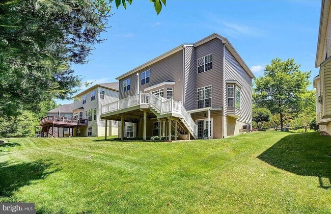 Foto del edificio - 2732 Lightfoot Dr