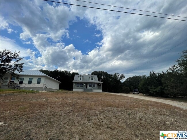 Building Photo - 542 Lonesome