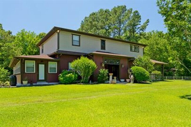 Foto del edificio - Uniquely breathtaking custom home with in-law suite on almost 4 acres