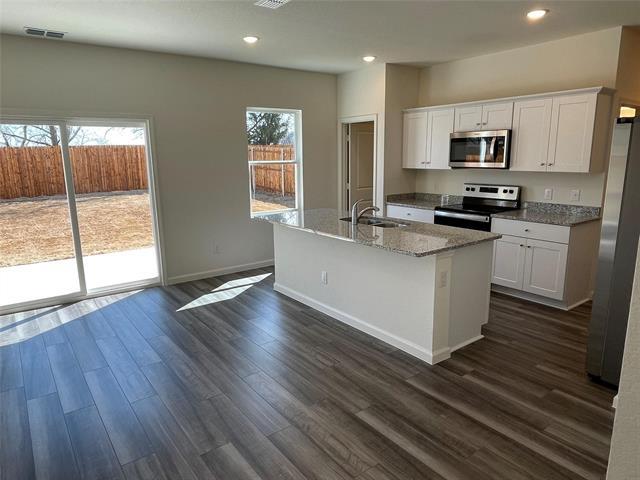 Building Photo - 2705 Silver Leaf Ln