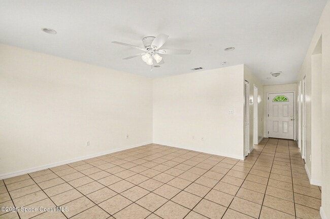 Building Photo - 255 W Towne Pl