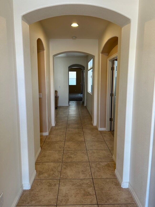 Building Photo - Home on The Canyons Golf Course