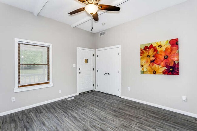 Foto del edificio - 3 Bedroom 2 bath home with garage in a prime location!