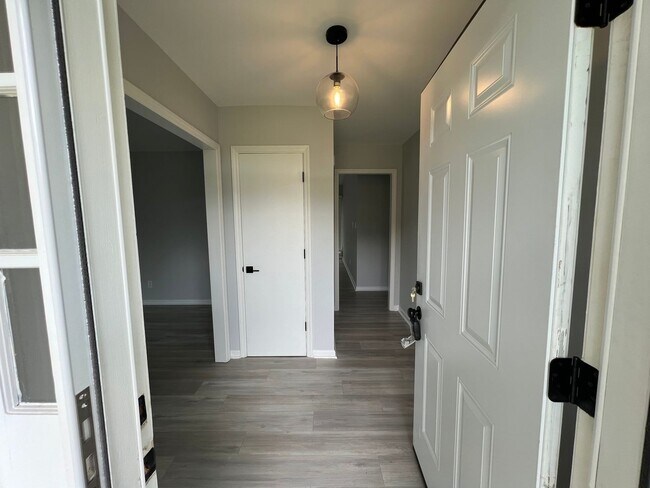 Foto del edificio - Charming, fully renovated 3BR House in Cha...