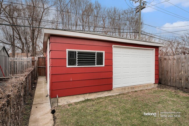 Building Photo - 1138 W 115th St