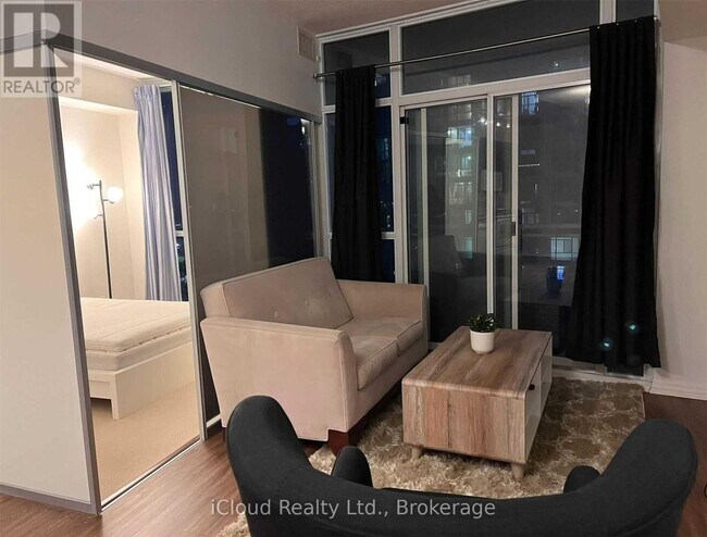 Photo du bâtiment - 223 Webb Dr