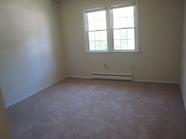 Bedroom - Avon Colonial Manor