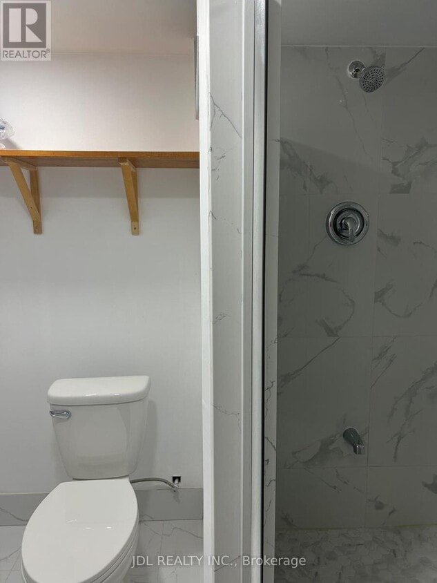 Building Photo - 110 Robinson St