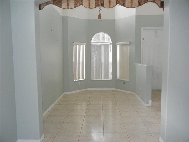 Building Photo - 2215 NW 76th Ter