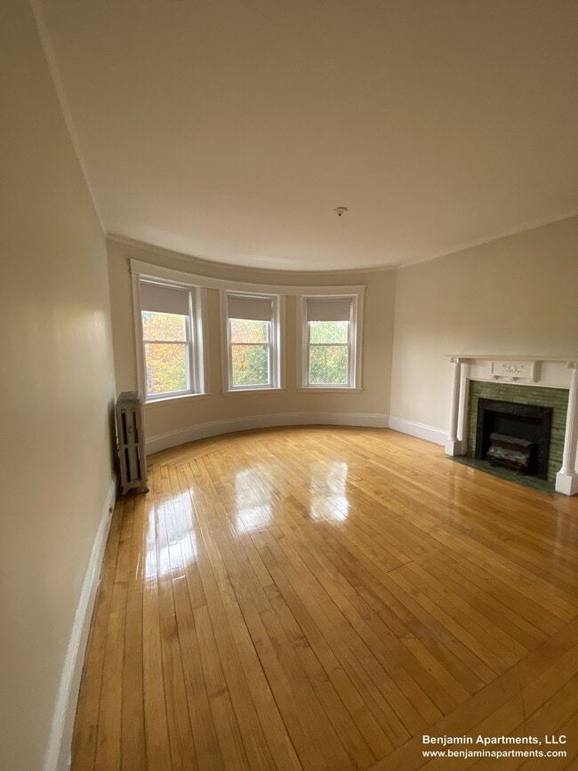 Building Photo - 1583 Beacon St