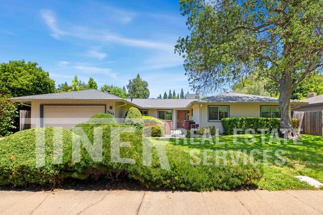 Photo - 5541 Ivanhoe Way House
