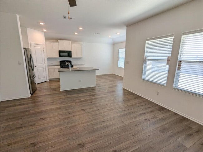 Building Photo - 400 Sebring Cir