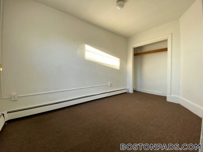 Foto del edificio - 8 Parker Hill Ave