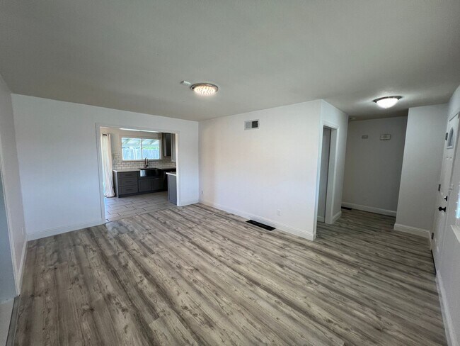 Foto del edificio - 5753 Mohican Dr