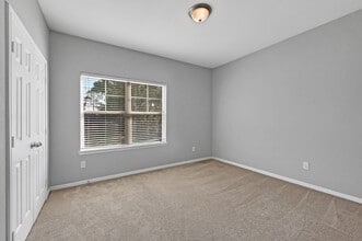 Building Photo - 974 Ellington St