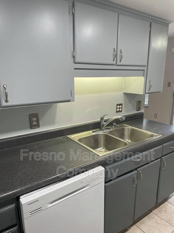 Building Photo - 4909 N Winery Cir