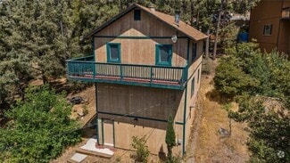 Building Photo - 2304 Woodland Dr