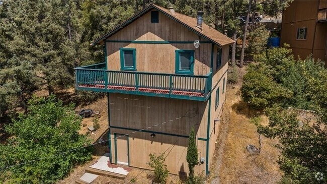 Building Photo - 2304 Woodland Dr