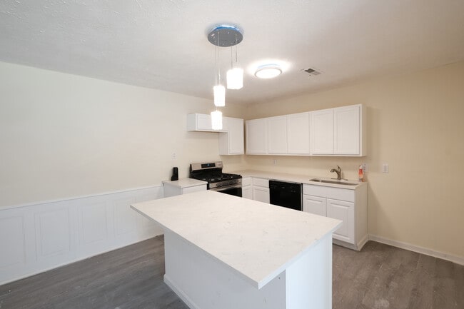 Foto del edificio - 85 Delmoor Dr NW