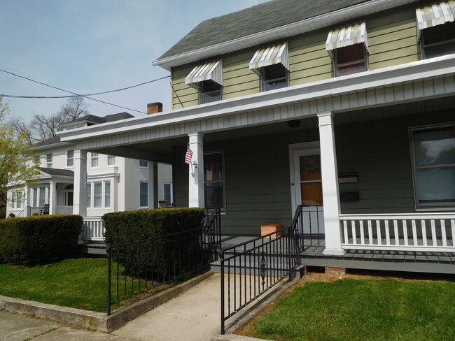 Foto del edificio - 122 Clayton Ave