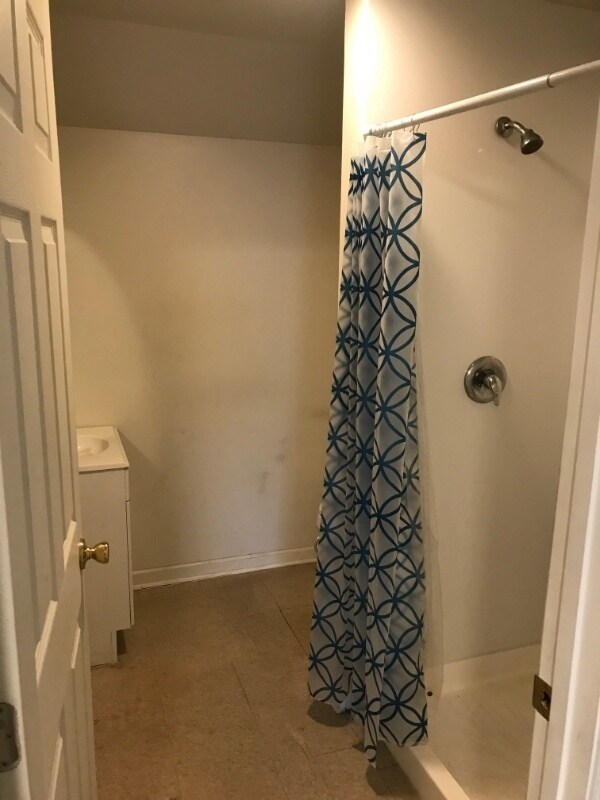 30 W Commerce St, Smyrna, DE 19977 Room for Rent in Smyrna, DE