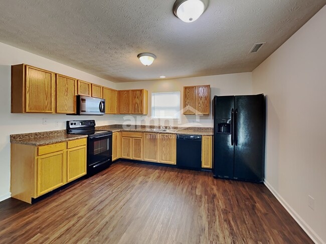 Building Photo - 11424 Long Lake Dr
