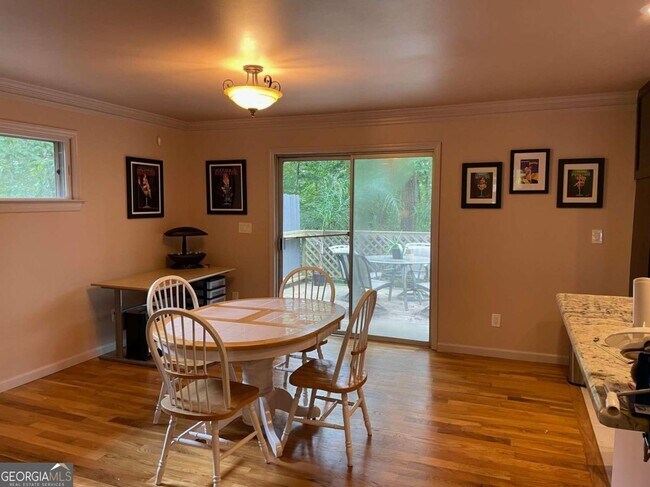 Foto del edificio - 3355 Timberlake Rd NW