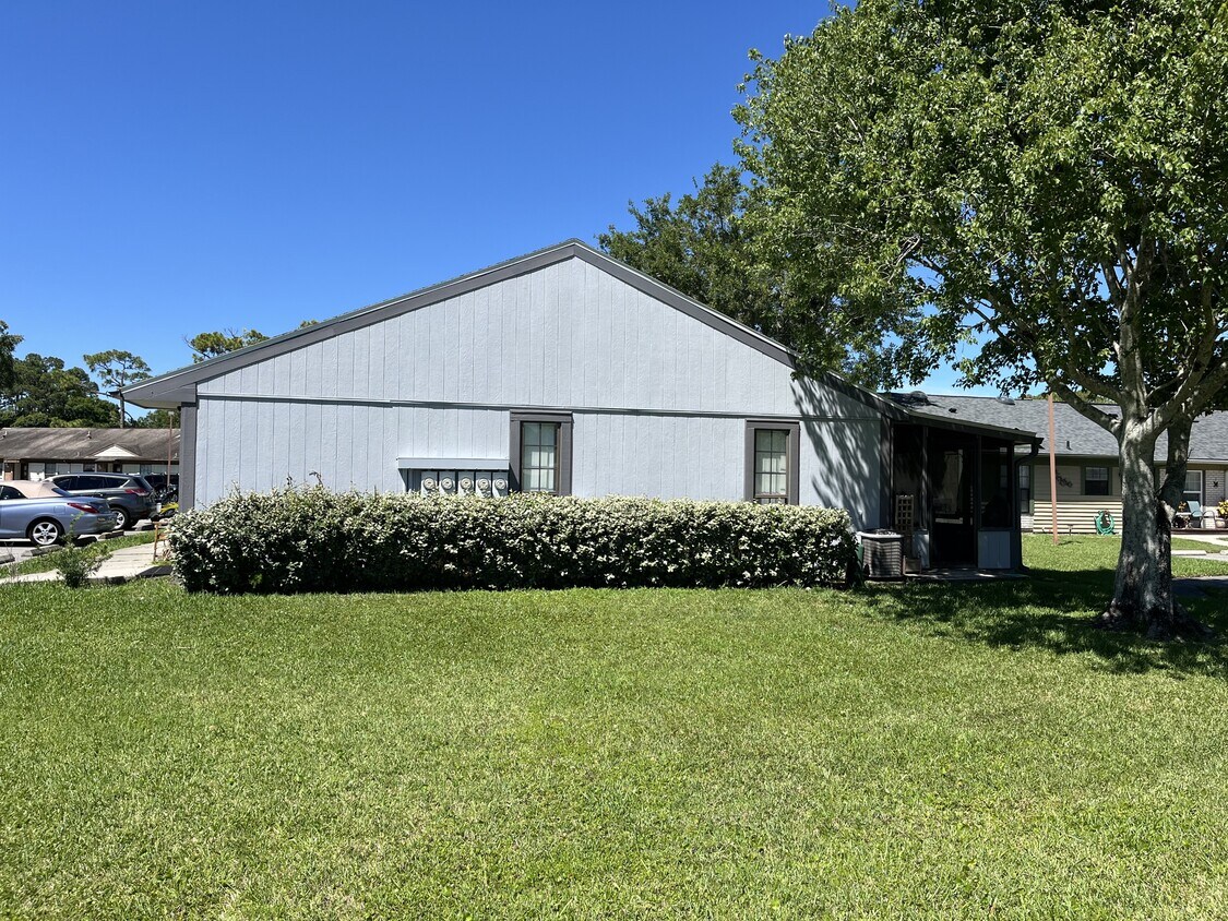 Building Photo - 1138 Fairvilla Dr