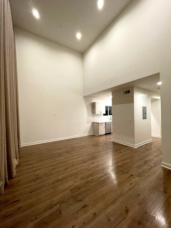 Foto del edificio - 6143 Fountain Ave