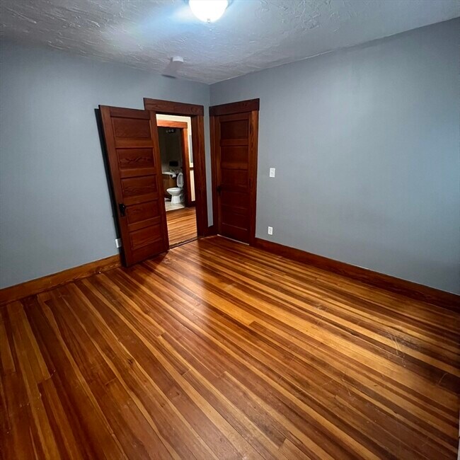 Foto del edificio - 378 Parker St