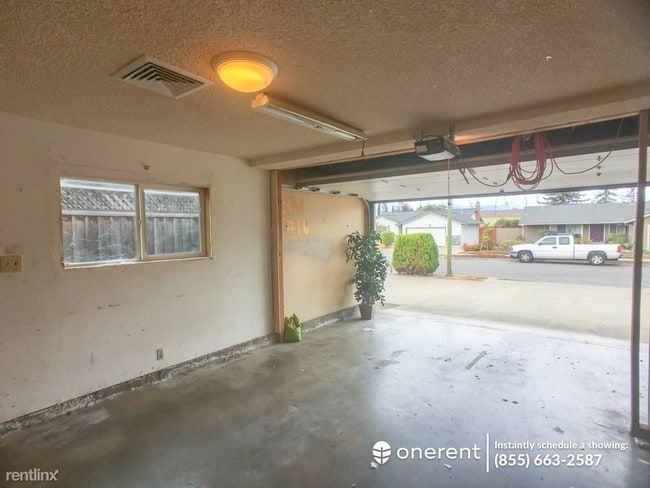 Building Photo - 3 br, 2 bath House - 1606 Flower Garden Ln