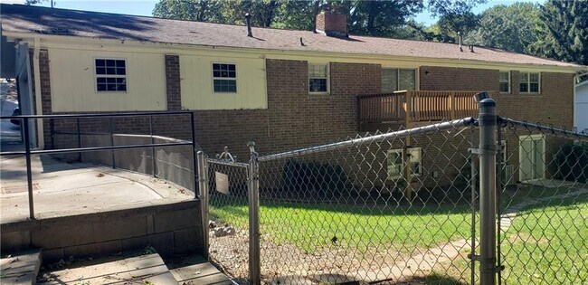 Building Photo - 516 NW Woodland Dr