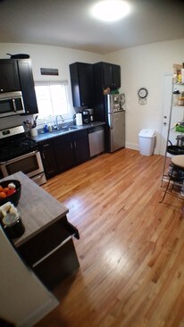 Foto del edificio - 1029 W Wellington Ave