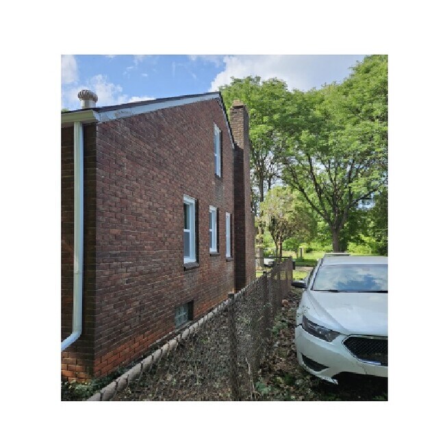 Building Photo - 21505 Bennett St
