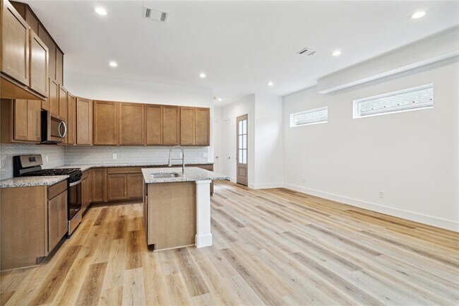 Foto del edificio - 5615 Perkins St