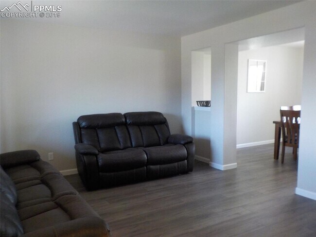 Building Photo - 3 bedroom, unfinished basement - Firethorn